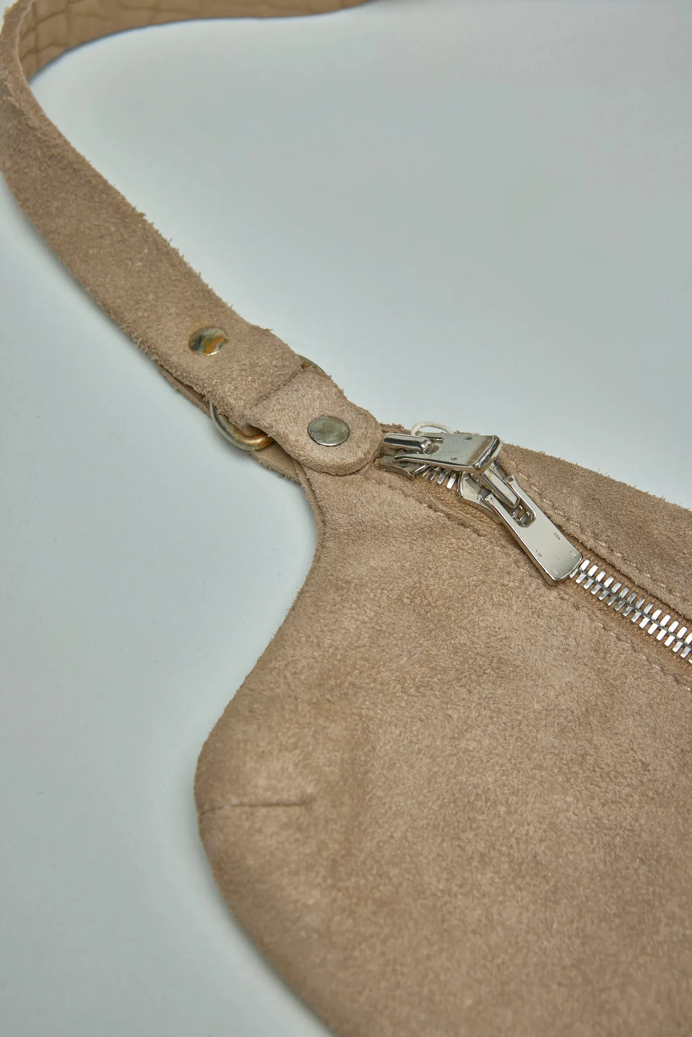 BV06 Soft Horse Reverse Small Fanny Bag
